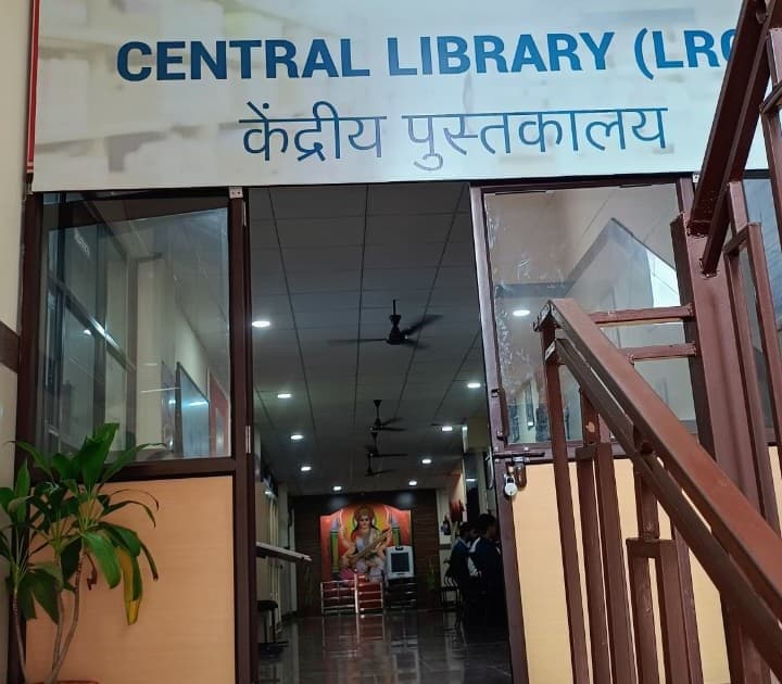 IIMT University Meerut Academic photo 4